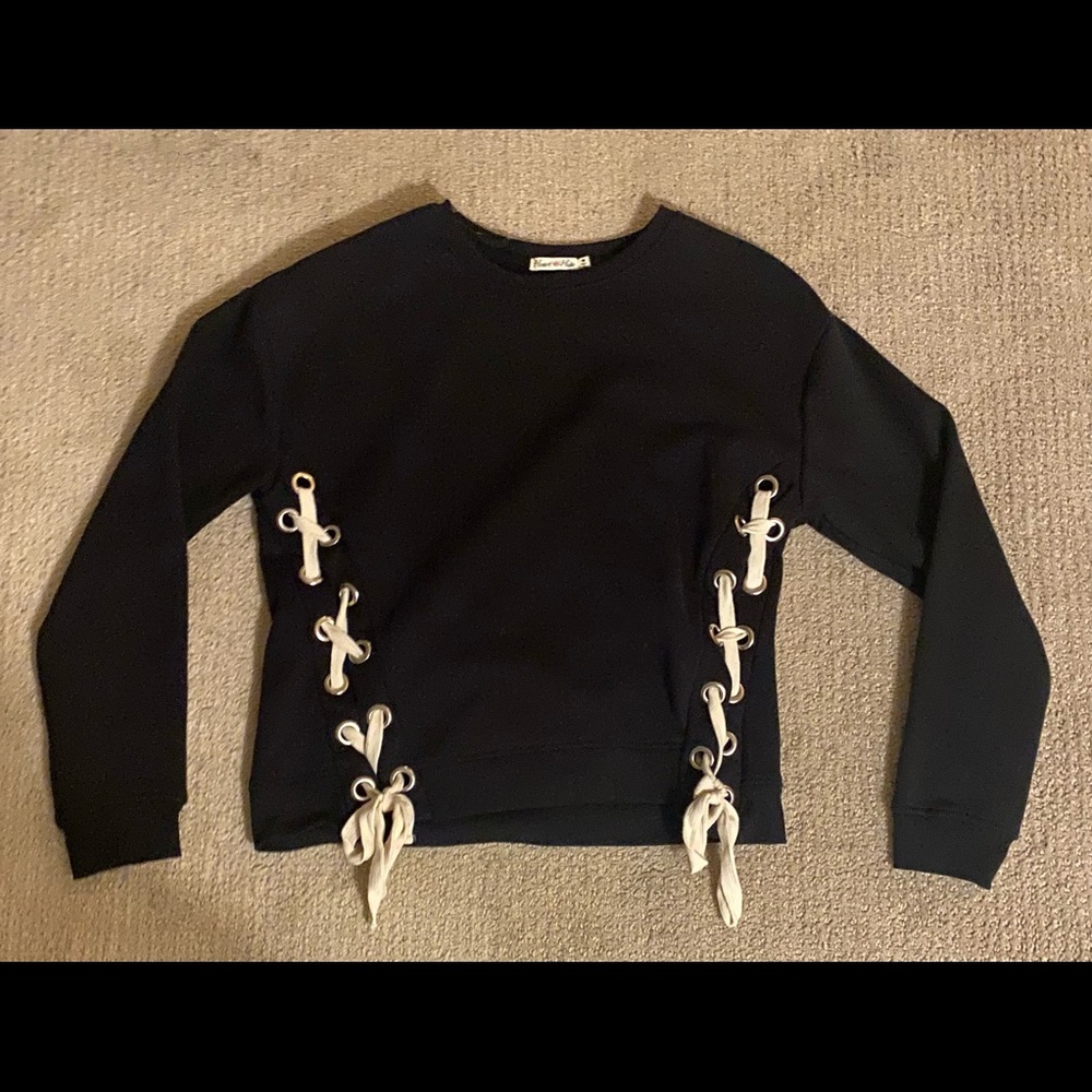 Black tie crewneck